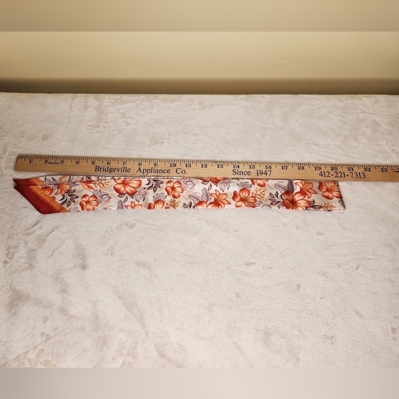 Rich B*tch Vibes Satin Head Scarf - Picture 4 of 9